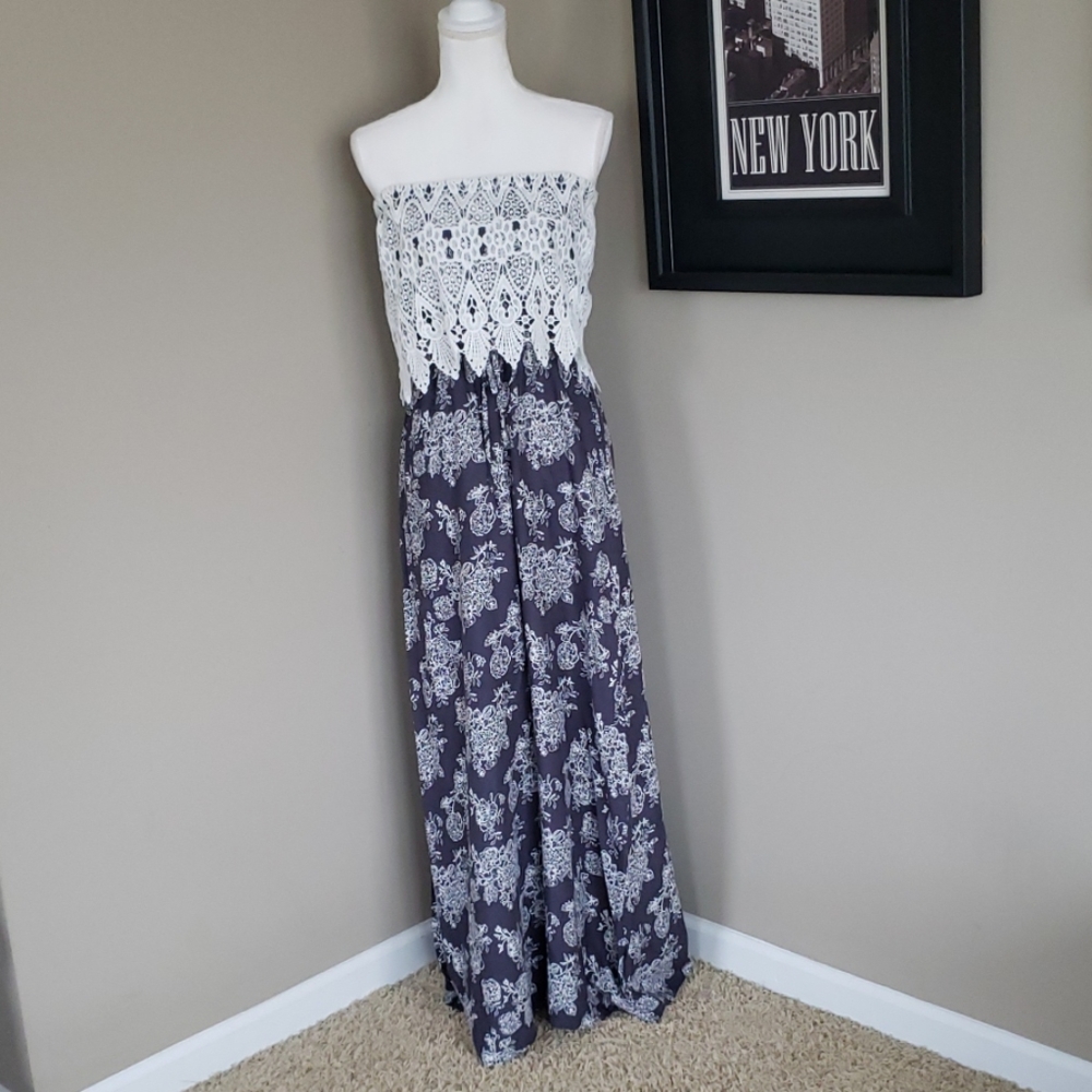 Floral maxi dress with lace